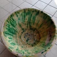 catino antico in terracotta smaltata