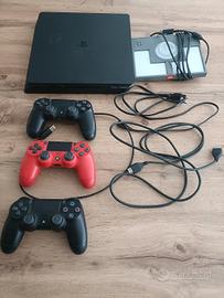 PS4 Slim con hard disk da 1TB+3 joypad