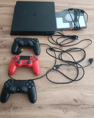 PS4 Slim con hard disk da 1TB+3 joypad