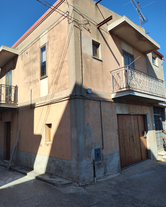 Casa indipendente su tre piani