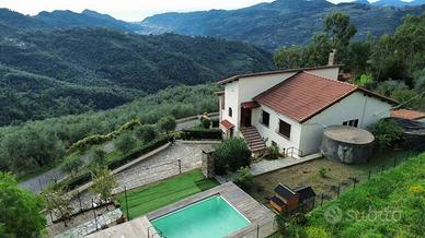 Villa di 200 m² con più di 5 locali e box auto dop
