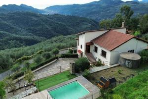 Villa di 200 m² con più di 5 locali e box auto dop