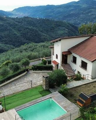 Villa di 200 m² con più di 5 locali e box auto dop