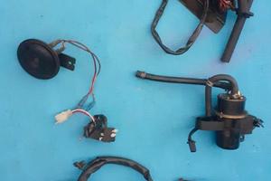 R1 MOTORE +RICAMBI VARI