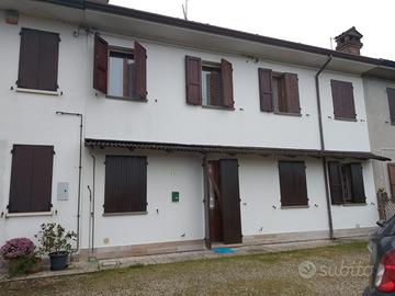 Voghiera-Casa a schiera con scoperto e posti auto