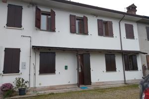 Voghiera-Casa a schiera con scoperto e posti auto