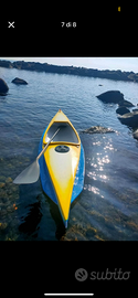 Canoa artigianale con alette stabilizzatrici