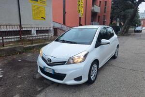 Toyota Yaris 1.4D Active Unipr + treno cerchi lega