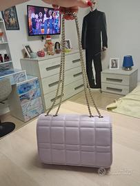 Borsa trapuntata lilla con tracolla a catena