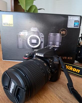 Nikon D3300 + Obiettivo 18-105mm VR – Pari al nuov