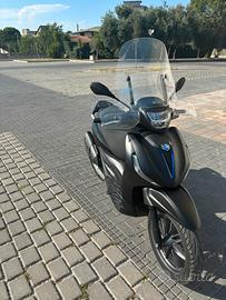 Beverly 400 HPE versione sport