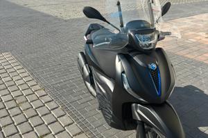 Beverly 400 HPE versione sport