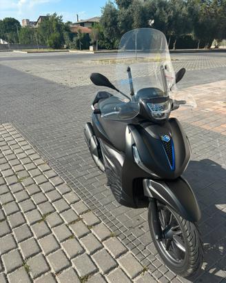 Beverly 400 HPE versione sport