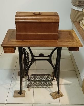 Macchina per cucire anni 20/30