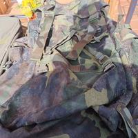 zaino 50 litri, più borsa valigia.