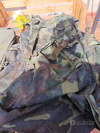 zaino 50 litri, più borsa valigia.