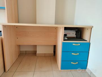 Scrivania con sedia
