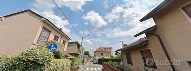 Stanza singola a Monza con posto auto