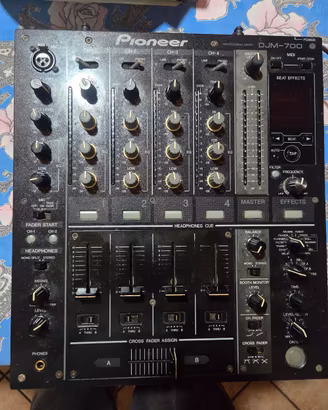 mixer Pioneer djm 700