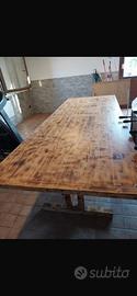 Tavolo in legno massello rustico