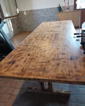 Tavolo in legno massello rustico