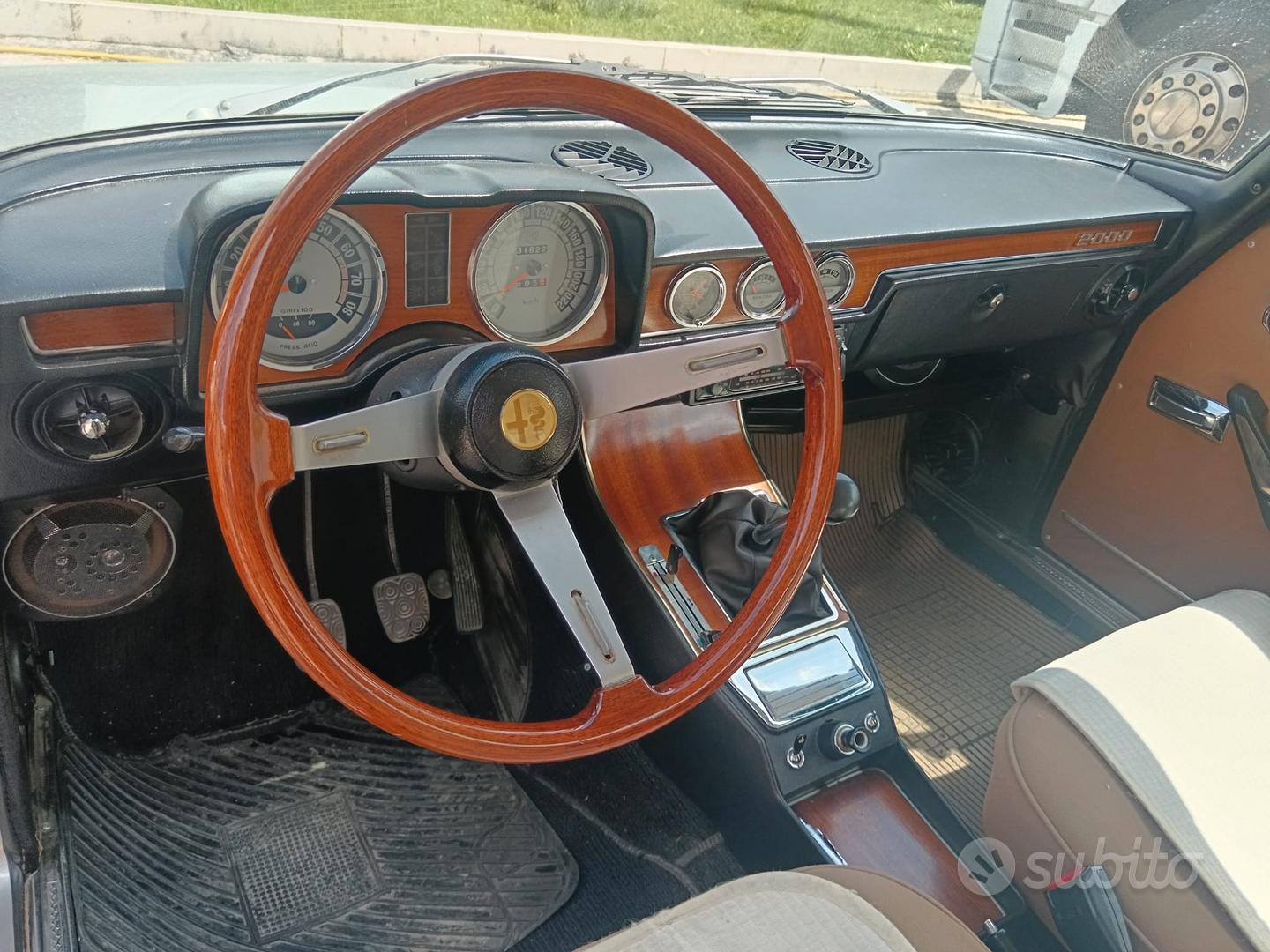 Alfa Romeo Giulia 2000 1972 photo 5