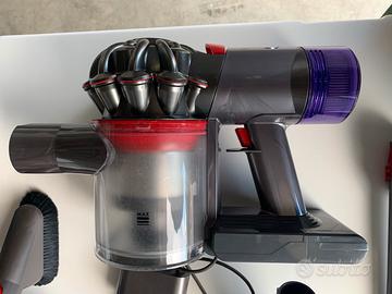 Dyson V8 con accessori 