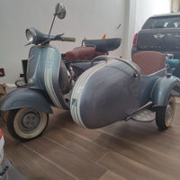 Vespa con sidecar non omologato