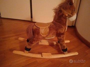 cavallo a dondolo 