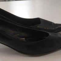 Scarpe in pelle nere a punta chiuse