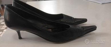 Scarpe in pelle nere a punta chiuse