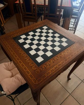Tavolino scacchiera in legno intarsiato