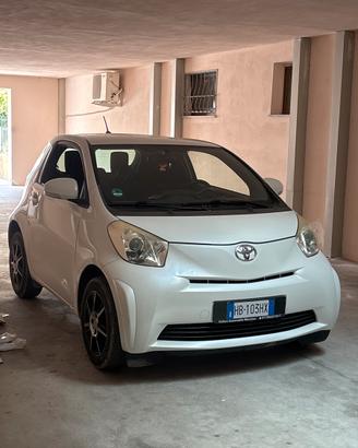 Toyota iq 2009