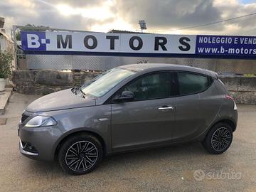 Lancia Ypsilon 1.0 FireFly 5 porte S&S Hybrid Gold