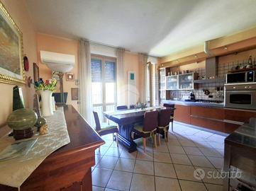 VILLA A SCHIERA A VOGHERA