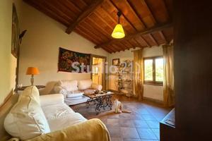 Rustico / Casale di 200 m² con più di 5 locali e p