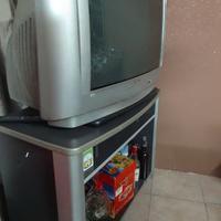 Televisore e carrello