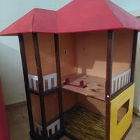 Casa di legno per bambole