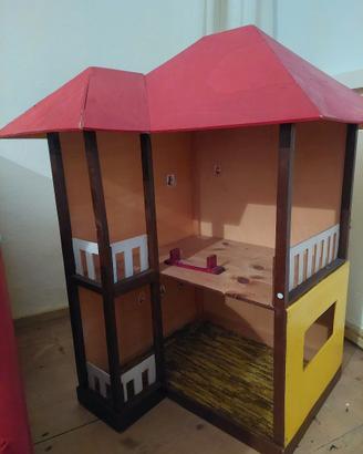 Casa di legno per bambole