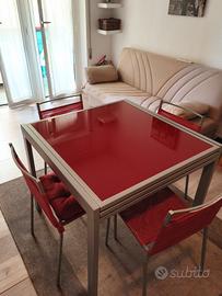 Set tavolino e quattro sedie da cucina