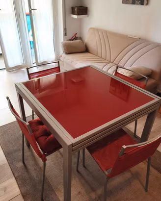 Set tavolino e quattro sedie da cucina