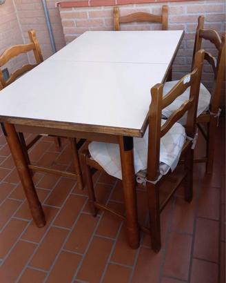 Tavolo e sedie 