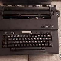Macchina da scrivere Elettronica Olivetti