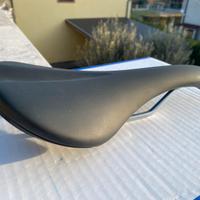 Sella MTB Fabric Scoop Elite Gel Radius – Nuova