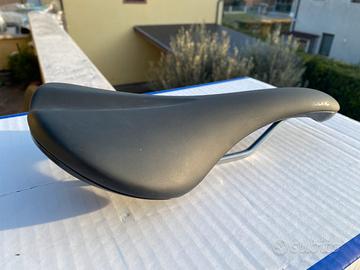 Sella MTB Fabric Scoop Elite Gel Radius – Nuova