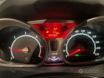 Ford fiesta 1.6 titanium anno 2009