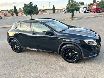 Auto merceds gla 200d night edition