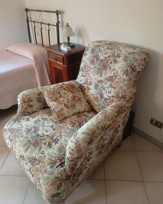 Poltrona antica con seduta lunga