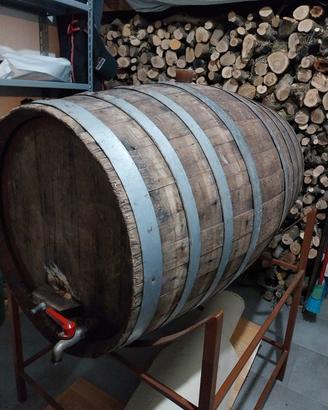 Botte in legno con porta botte
