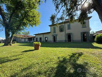 Villa di 650 m² con più di 5 locali e box auto dop